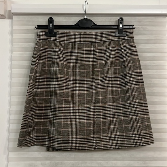Preppy plaid French Connection skirt - Picture 3 of 3